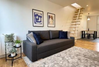 Appartement dans une maison cosy has Balcony rooms