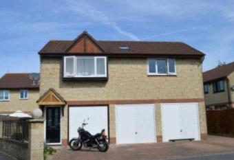 Stunning 2-Bed House in Weston-super-Mare has Balcony rooms