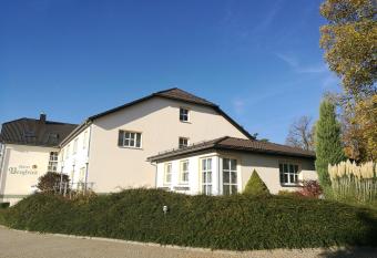 Hotel & Restaurant Bergfried allows 18 year olds to book a room