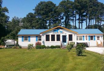 Horseshoe Haven allows 18 year olds to book a room