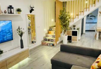 Habitacion doble en casa compartida con el anfitri  n - Double bedroom in shared house with the host allows 18 year olds to book a room