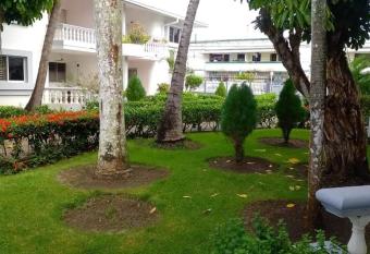 casita de patricia allows 18 year olds to book a room