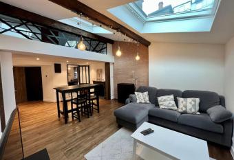 Magnifique Appartement CL-FD Centre Historique March   Poissons allows 18 year olds to book a room