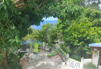 Villa des fleurs has Balcony rooms