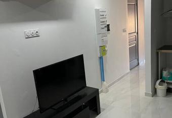 T1 dans une villa has Balcony rooms