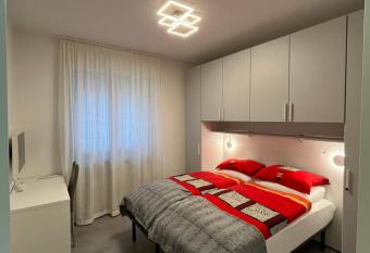 B&B Alessandro Room & Bathroom in private apartament has Balcony rooms