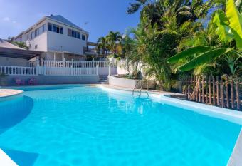 Le Paille en Queue R  sidence Touristique allows 18 year olds to book a room