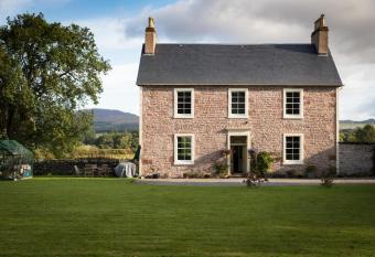 Kilmaronock Manse B&B allows 18 year olds to book a room