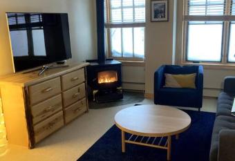 Mountain Condo steps from ski lifts has Balcony rooms