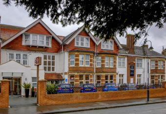 Linton Lodge a BW Signature Collection Hotel allows 18 year olds to book a room