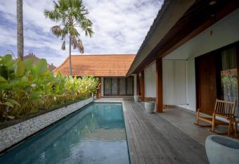 Rarama Living Studio has Balcony rooms