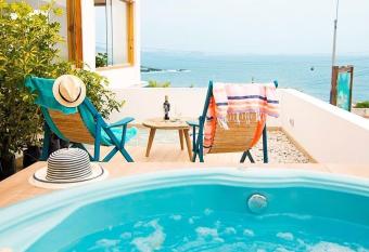 Kauhuhu Casa Hotel allows 18 year olds to book a room