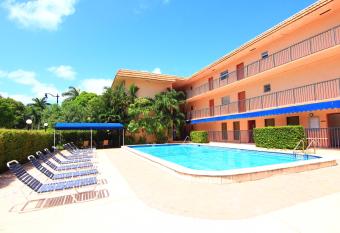 Sunny Isles Apartments by MiaRentals has Balcony rooms