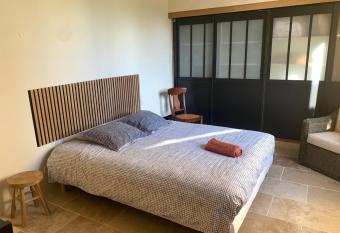 BROSSARD allows 18 year olds to book a room