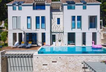 Villa Madeleine Hvar allows 18 year olds to book a room