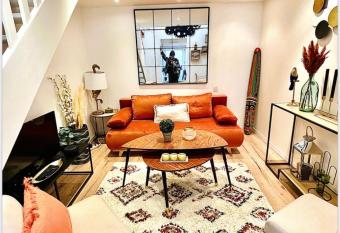 Le TyTerracotta de juju, en plein c  ur de la ville has Balcony rooms