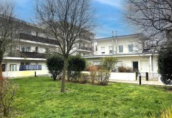 G  te   pernon, 4 pi  ces, 6 personnes - FR-1-581-129 has Balcony rooms