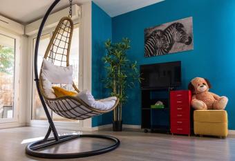 2 BedRooms- 20  Paris - 25  Disneyland - WIFI has Balcony rooms