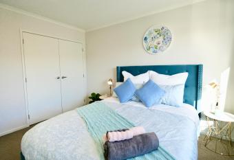 Two-Bedroom House! has Balcony rooms