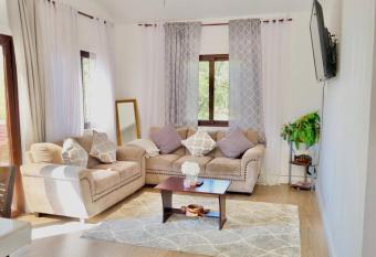 Roatan   s green view getaway. has Balcony rooms