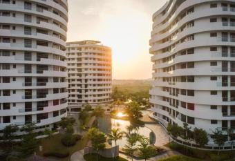 Escape Staycation @ O2 Residence has Balcony rooms