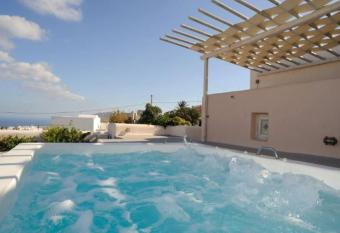 Super Santorini Villa - 4 Bedrooms - Villa Caldera Cliff - Amazing Sea Views and Private Plunge Pool - Imerovigli has rooms with a private hot tub