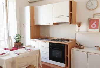 Quick Home - Appartamento Narciso has Balcony rooms