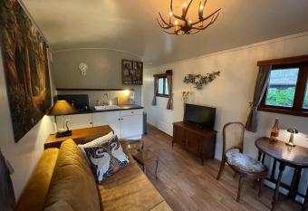 Pipowagen de Zwaan in Hoge Kempen nabij Maastricht has Balcony rooms