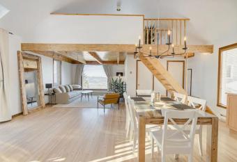 Intimate Apartment with Scenic Views allows 18 year olds to book a room