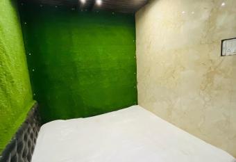 New Banaras Paying Guest House has Smoking/Balcony rooms