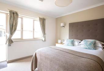 The Tytherleigh Arms allows 18 year olds to book a room