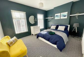 Stunning TownHouse close to Anfield Stadium and Central Liverpool has Balcony rooms