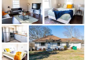 Charming 2 Bedroom Home with Deck: Retreat in Prime Location has Balcony rooms