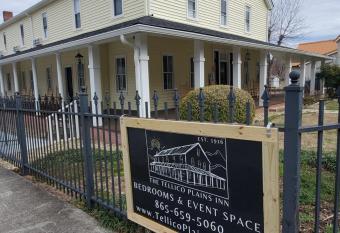 The Tellico Plains Inn and Event Venue has Balcony rooms