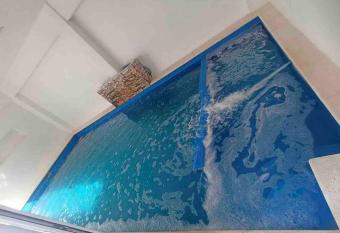 Espacioso Departamento en CABA has rooms with a private hot tub