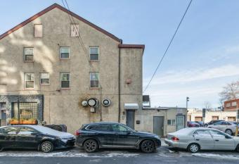 Alina & Fanny - Philadelphia Callowhill has Balcony rooms