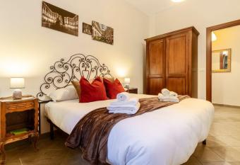 [Porta Susa - Centro] Executive Suite x6 con wi-fi has rooms with a private hot tub