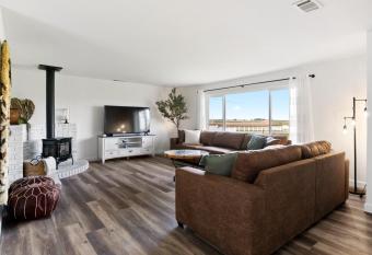 Rancho Vino- two master bedrooms has rooms with a private hot tub