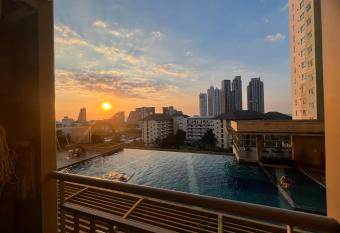 Lumpini Ville Naklua-Wongamat C7 near Terminal 21 allows 18 year olds to book a room