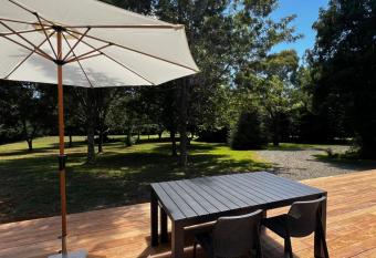 Pond Road Park - Raglan allows 18 year olds to book a room