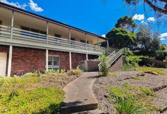 The glen best family living 5 bed room with kids has Balcony rooms