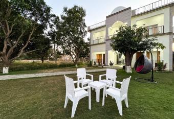 Golden Mango By Food Bunglow has Balcony rooms