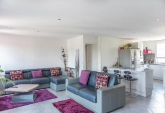 Appartement Fuychaa Proche de Lyon , Eurexpo , stadium , Ar  na has Balcony rooms