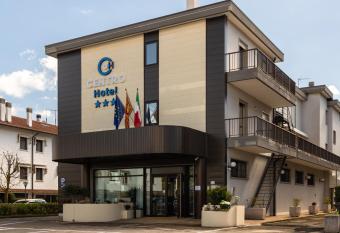 CENTRO HOTEL has Balcony rooms