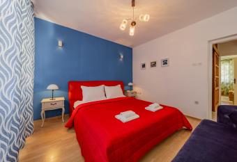 Villa Croatia Trogir, Center, 4 rooms, parking, jacuzzi, free beach and pool 15 min has rooms with a private hot tub