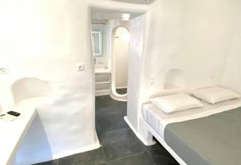 MYKONOS VIBES AIRPORT STUDIOS AND APARTMENTS has Balcony rooms