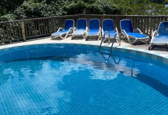 Blue Bamboo cottage Marigot Bay. allows 18 year olds to book a room