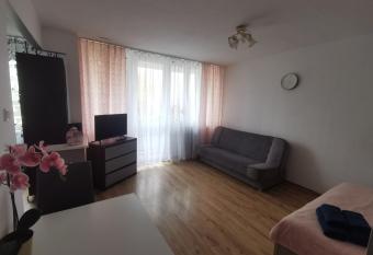 27 Kawalerka allows 18 year olds to book a room