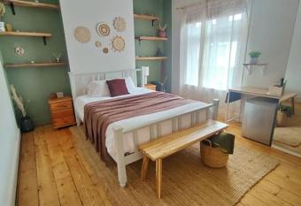 Sofia s Place - Entire 3bedroom house with mezzanine has Balcony rooms