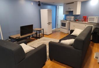Cosy Basement Apartment on the East side. allows 18 year olds to book a room